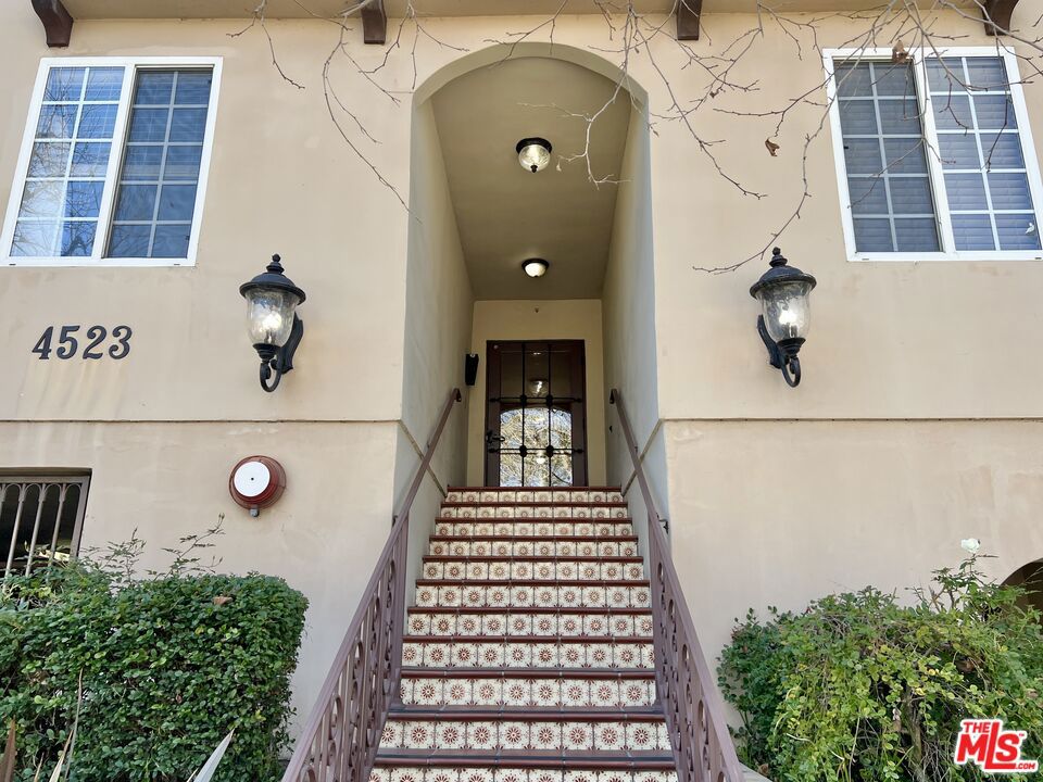 Properties 2 4523 Woodman Avenue