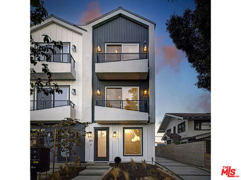 Townhouse in Los Angeles CA 124 Manhattan Place.jpg