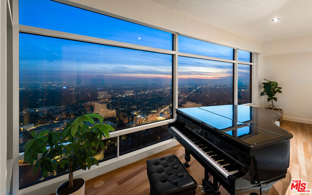Properties 4 1 W Century Drive 35A