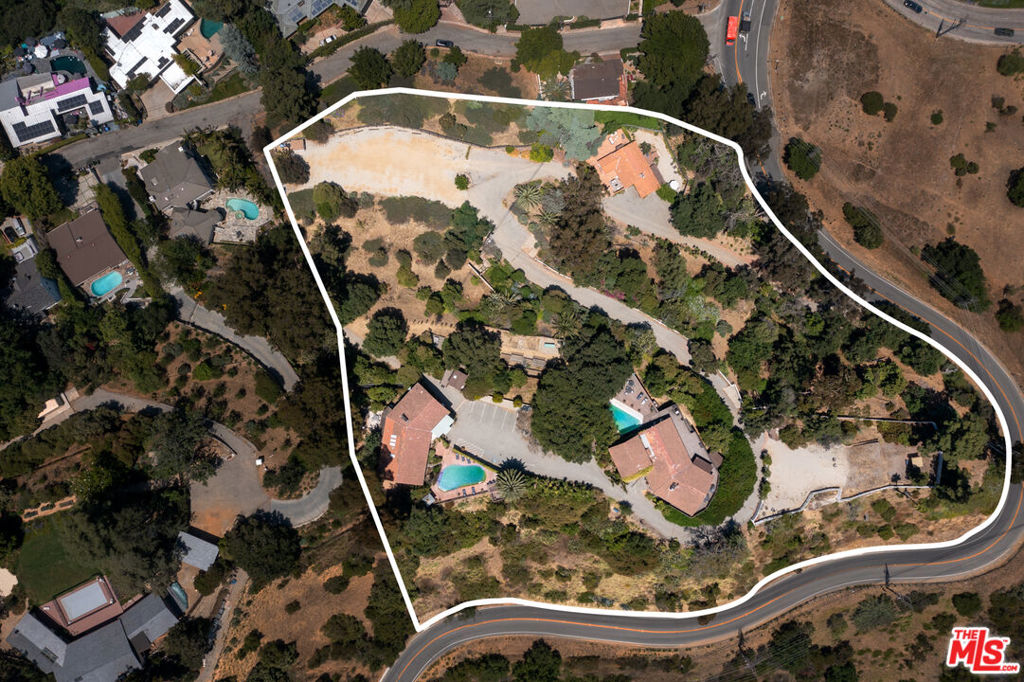 Properties 2 8207 Mulholland Drive