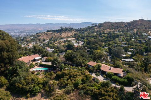 8207 Mulholland Drive Los Angeles CA 90046