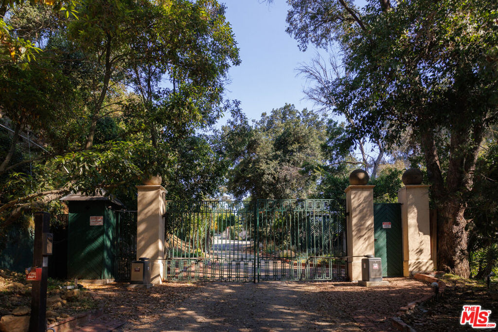 Properties 1 8207 Mulholland Drive