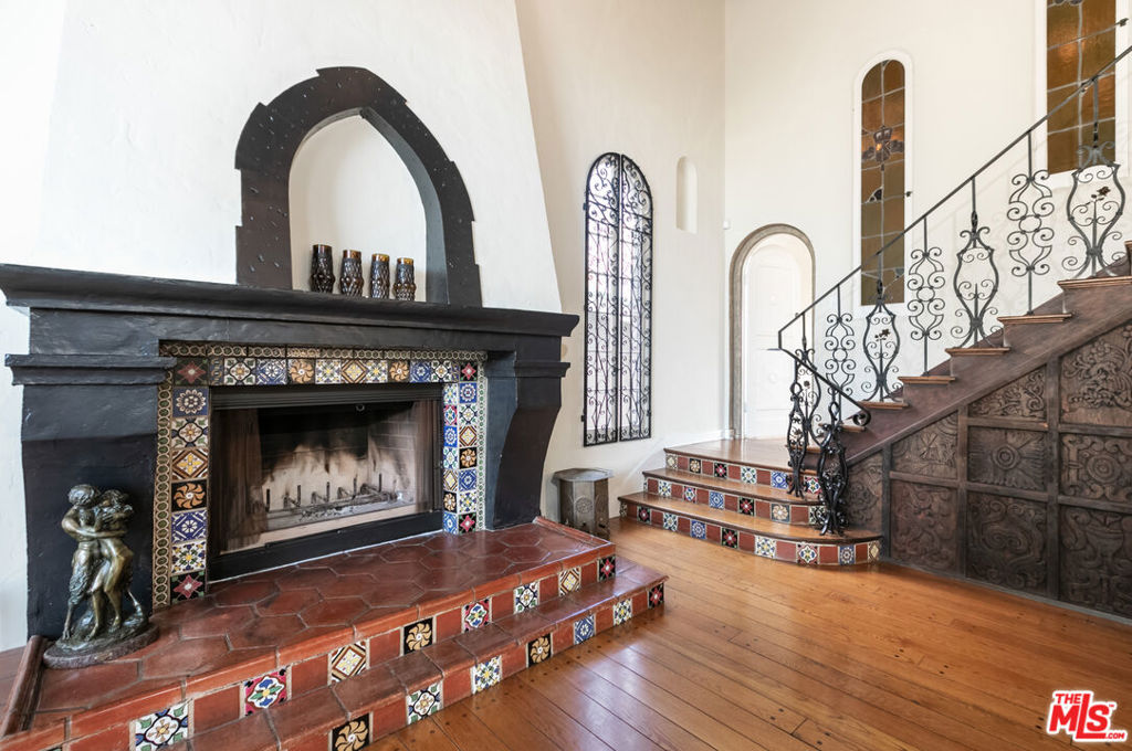 Properties 4 2030 Vine Street