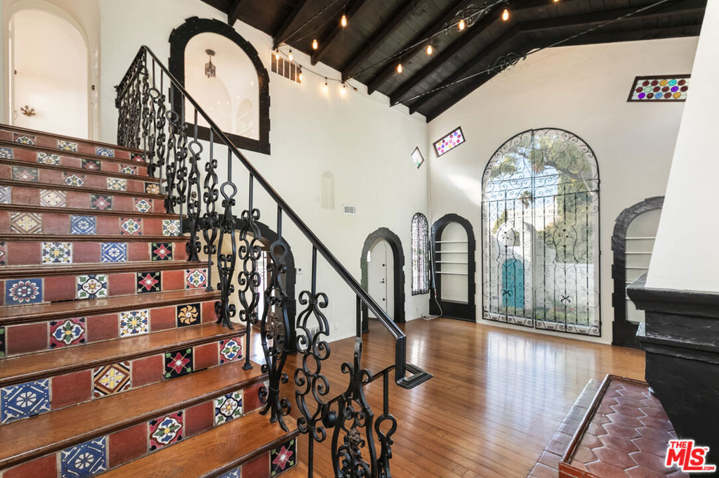 Properties 2 2030 Vine Street
