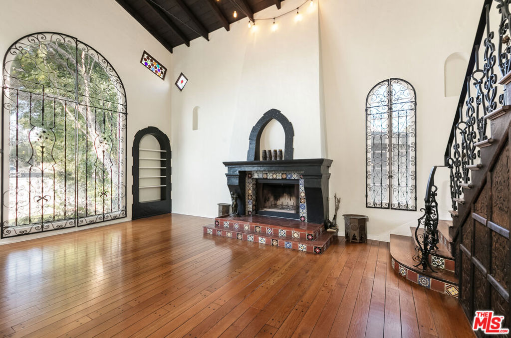 Properties 1 2030 Vine Street