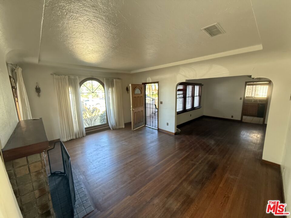 1942 W 76th Street
