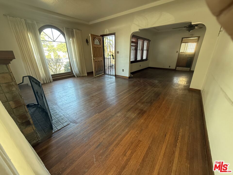 1942 W 76th Street
