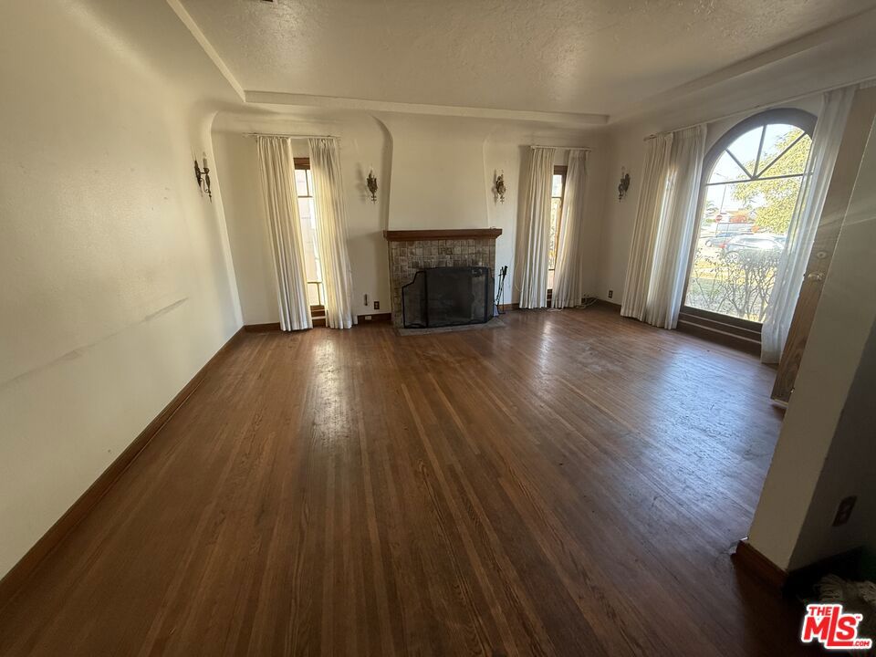 1942 W 76th Street
