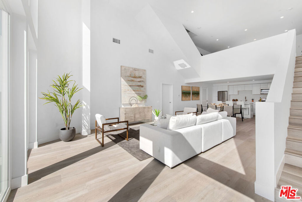 Properties 4 11714 Magnolia Boulevard
