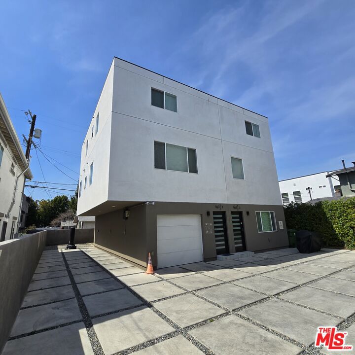 Properties 2 967 N WILTON Place