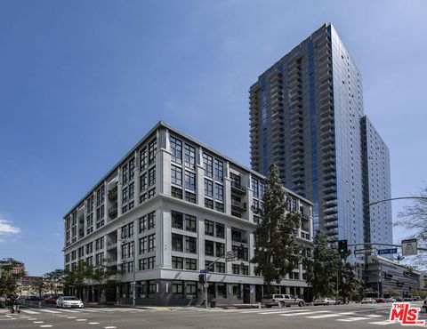 Condominium in Los Angeles CA 1100 Grand Avenue.jpg