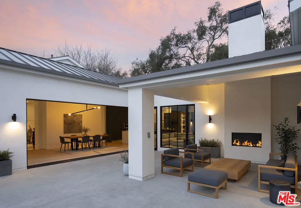 Santa Barbara, California 93108, United States, 4 Bedrooms Bedrooms, ,5 BathroomsBathrooms,Residential,Active,25980