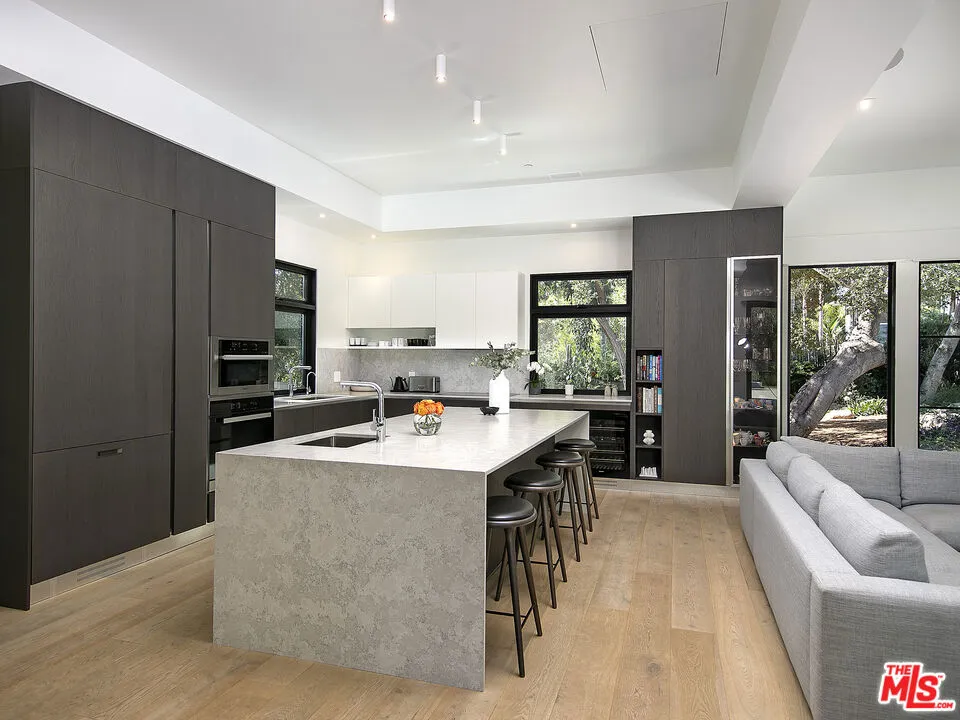 Santa Barbara, California 93108, United States, 4 Bedrooms Bedrooms, ,5 BathroomsBathrooms,Residential,Active,25980