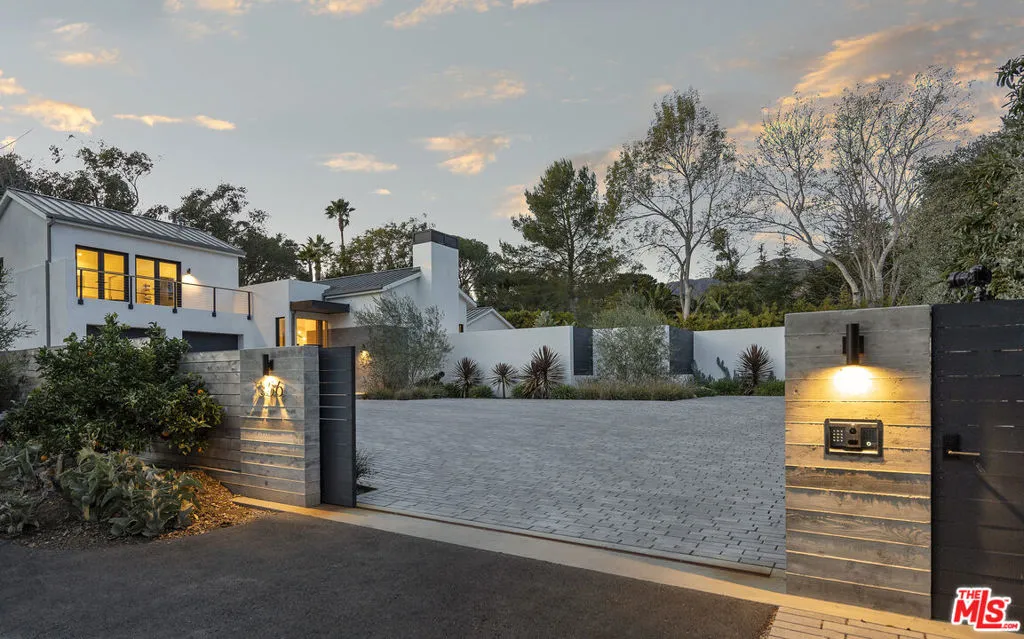 Santa Barbara, California 93108, United States, 4 Bedrooms Bedrooms, ,5 BathroomsBathrooms,Residential,Active,25980