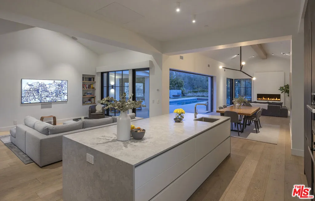 Santa Barbara, California 93108, United States, 4 Bedrooms Bedrooms, ,5 BathroomsBathrooms,Residential,Active,25980