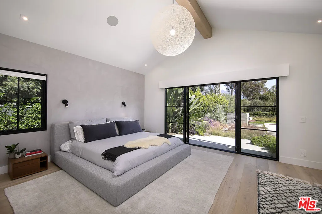 Santa Barbara, California 93108, United States, 4 Bedrooms Bedrooms, ,5 BathroomsBathrooms,Residential,Active,25980