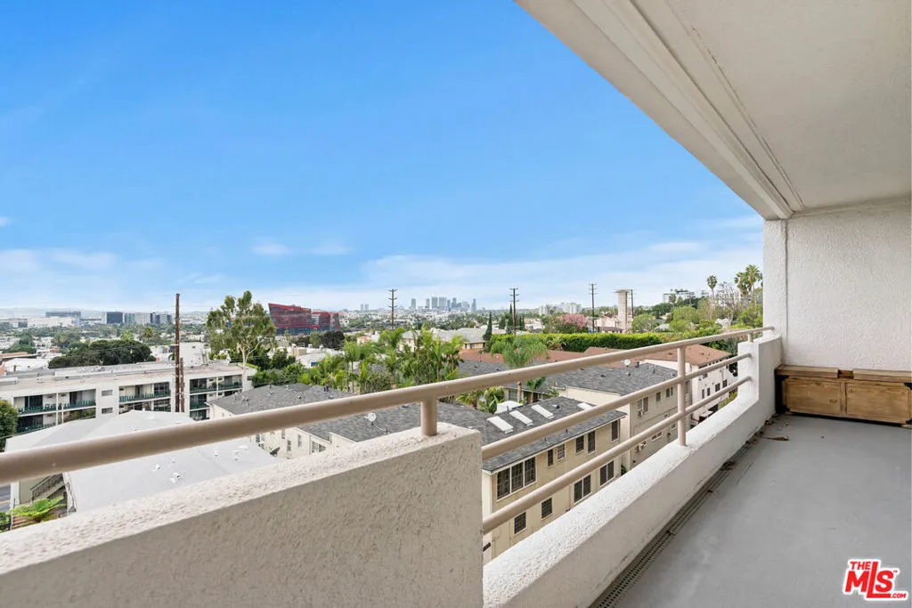 West Hollywood, California 90069, United States, 1 Bedroom Bedrooms, ,2 BathroomsBathrooms,Residential,Active,12020
