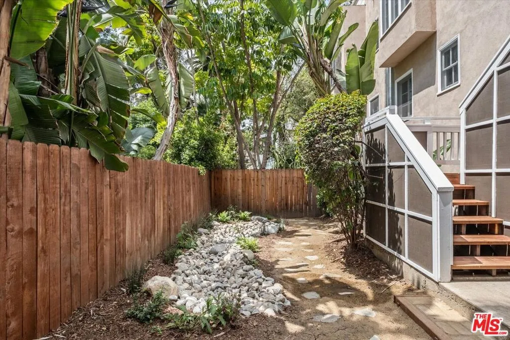 Los Angeles, California 90068, United States, 4 Bedrooms Bedrooms, ,5 BathroomsBathrooms,Residential,Active,118515