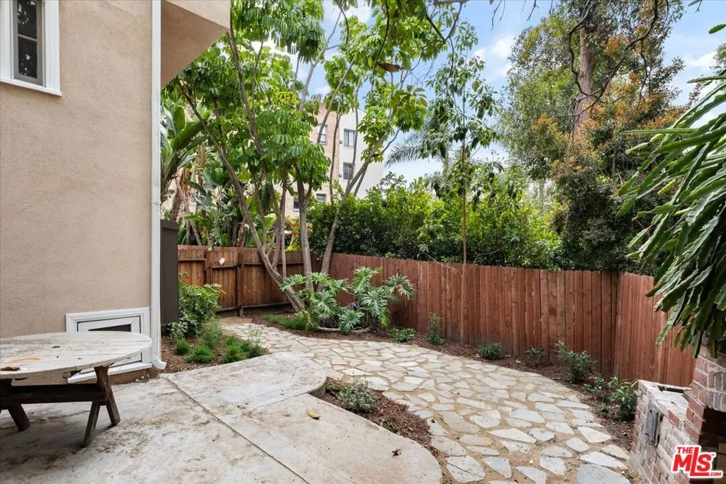 Los Angeles, California 90068, United States, 4 Bedrooms Bedrooms, ,5 BathroomsBathrooms,Residential,Active,118515