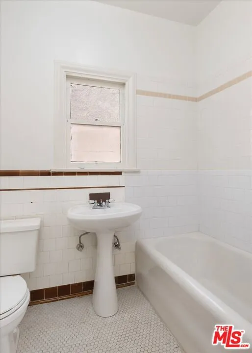 Los Angeles, California 90068, United States, 4 Bedrooms Bedrooms, ,5 BathroomsBathrooms,Residential,Active,118515