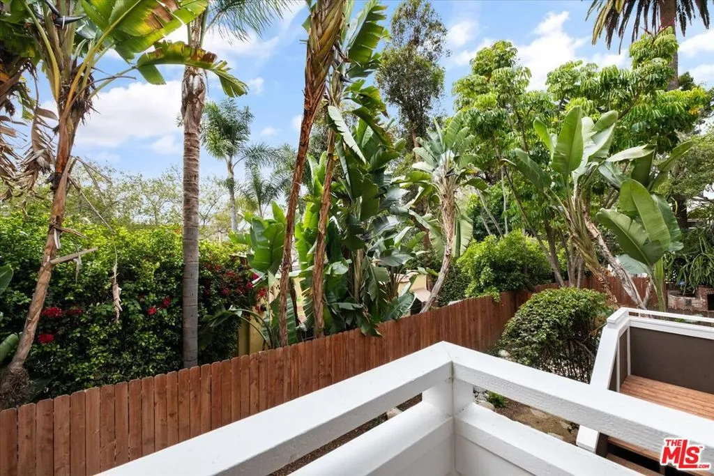 Los Angeles, California 90068, United States, 4 Bedrooms Bedrooms, ,5 BathroomsBathrooms,Residential,Active,118515