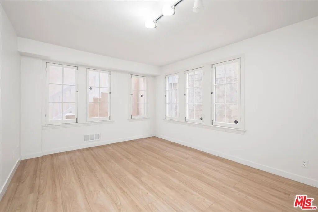 Los Angeles, California 90068, United States, 4 Bedrooms Bedrooms, ,5 BathroomsBathrooms,Residential,Active,118515