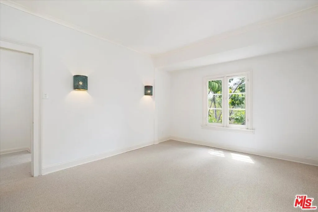 Los Angeles, California 90068, United States, 4 Bedrooms Bedrooms, ,5 BathroomsBathrooms,Residential,Active,118515