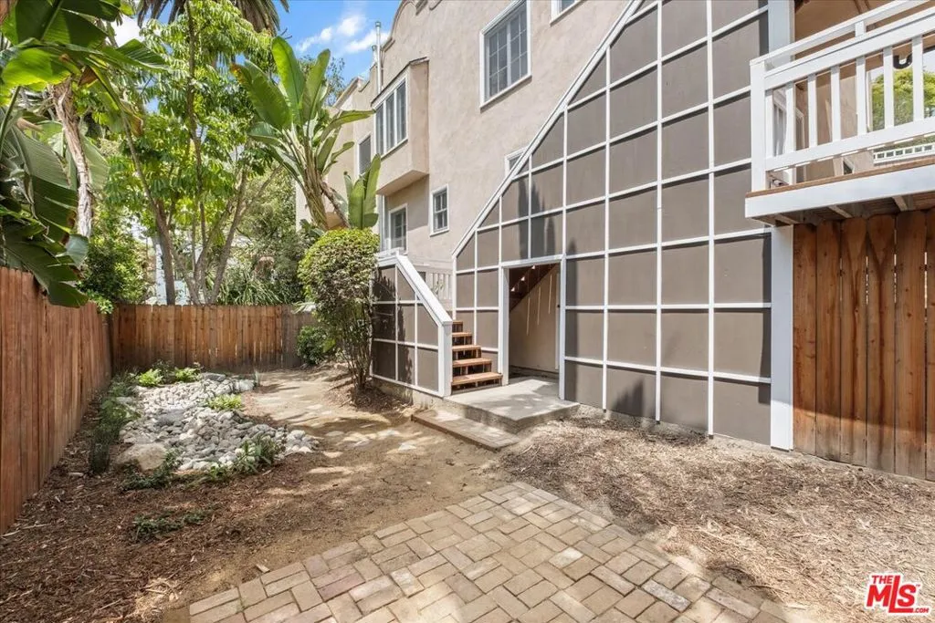 Los Angeles, California 90068, United States, 4 Bedrooms Bedrooms, ,5 BathroomsBathrooms,Residential,Active,118515