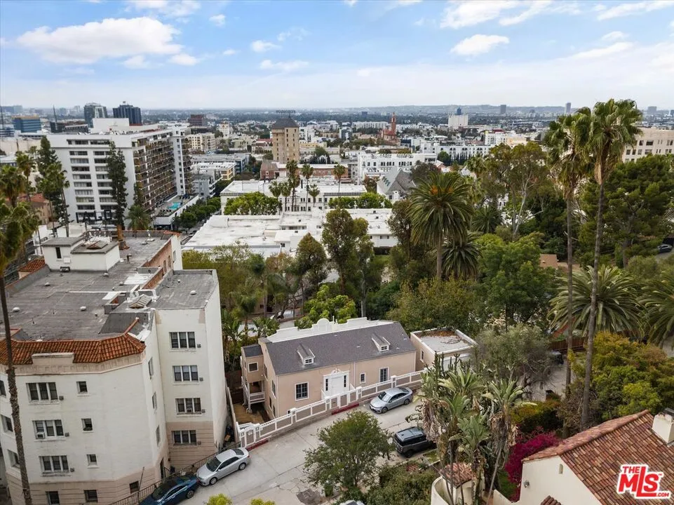 Los Angeles, California 90068, United States, 4 Bedrooms Bedrooms, ,5 BathroomsBathrooms,Residential,Active,118515