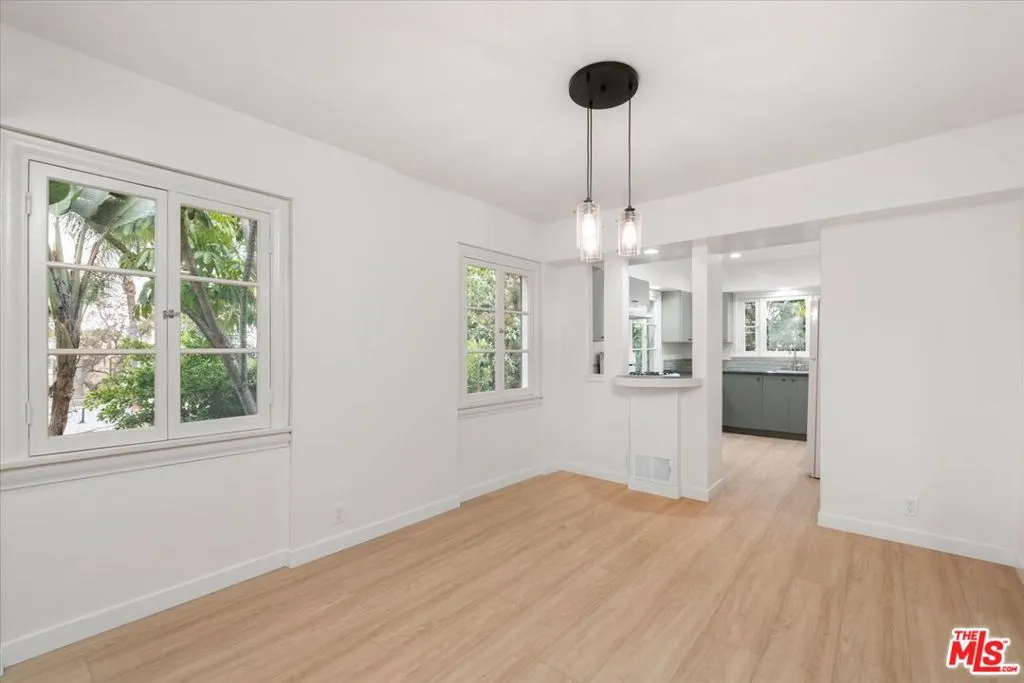 Los Angeles, California 90068, United States, 4 Bedrooms Bedrooms, ,5 BathroomsBathrooms,Residential,Active,118515