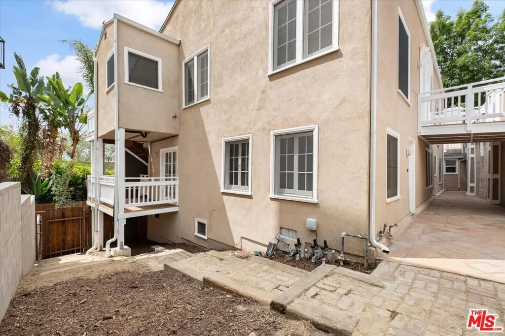 Los Angeles, California 90068, United States, 4 Bedrooms Bedrooms, ,5 BathroomsBathrooms,Residential,Active,118515