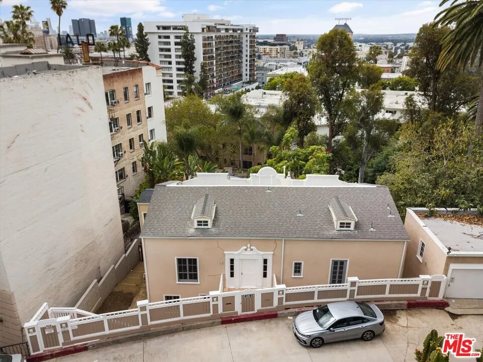 Los Angeles, California 90068, United States, 4 Bedrooms Bedrooms, ,5 BathroomsBathrooms,Residential,Active,118515