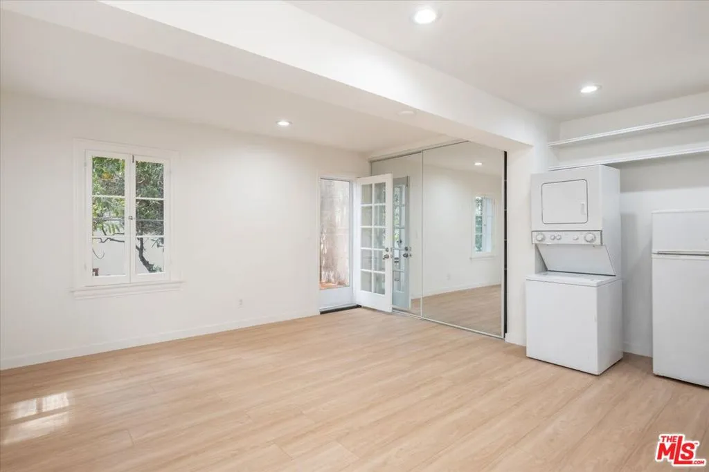 Los Angeles, California 90068, United States, 4 Bedrooms Bedrooms, ,5 BathroomsBathrooms,Residential,Active,118515