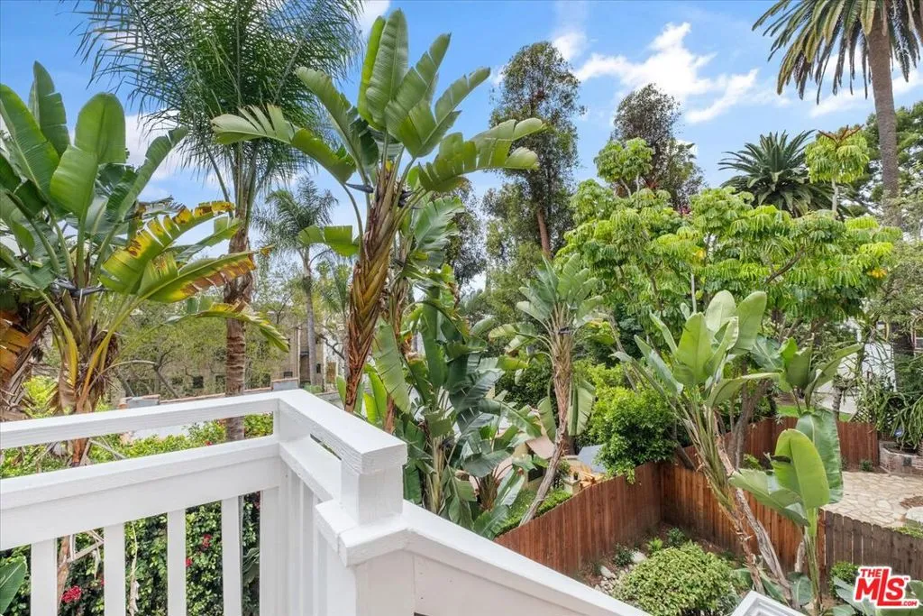 Los Angeles, California 90068, United States, 4 Bedrooms Bedrooms, ,5 BathroomsBathrooms,Residential,Active,118515