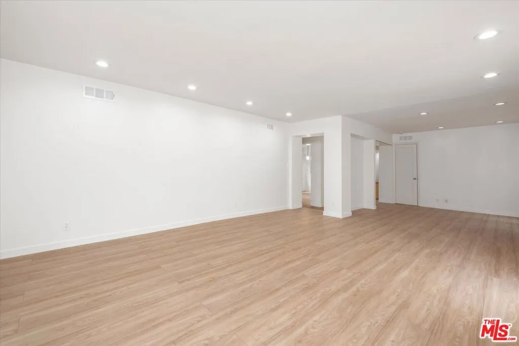 Los Angeles, California 90068, United States, 4 Bedrooms Bedrooms, ,5 BathroomsBathrooms,Residential,Active,118515