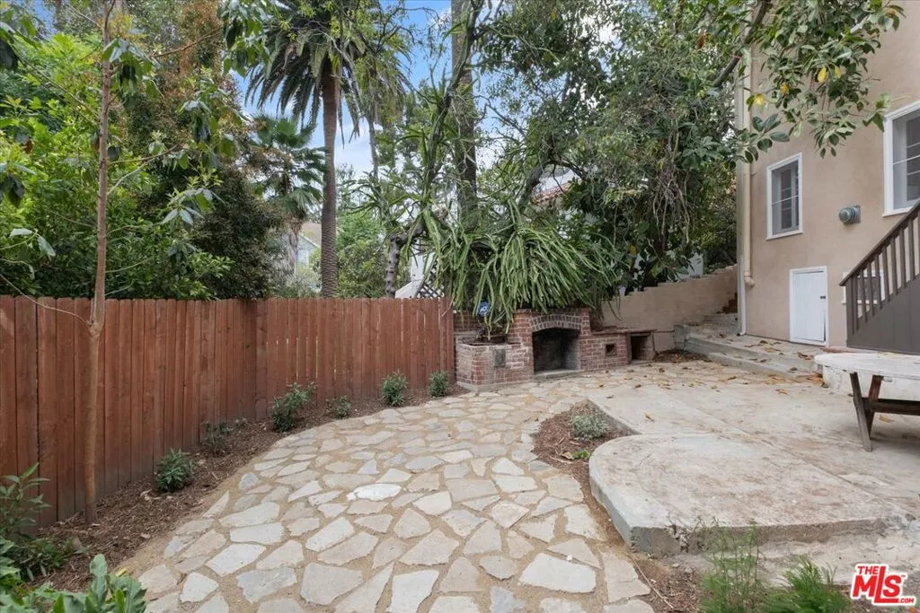 Los Angeles, California 90068, United States, 4 Bedrooms Bedrooms, ,5 BathroomsBathrooms,Residential,Active,118515