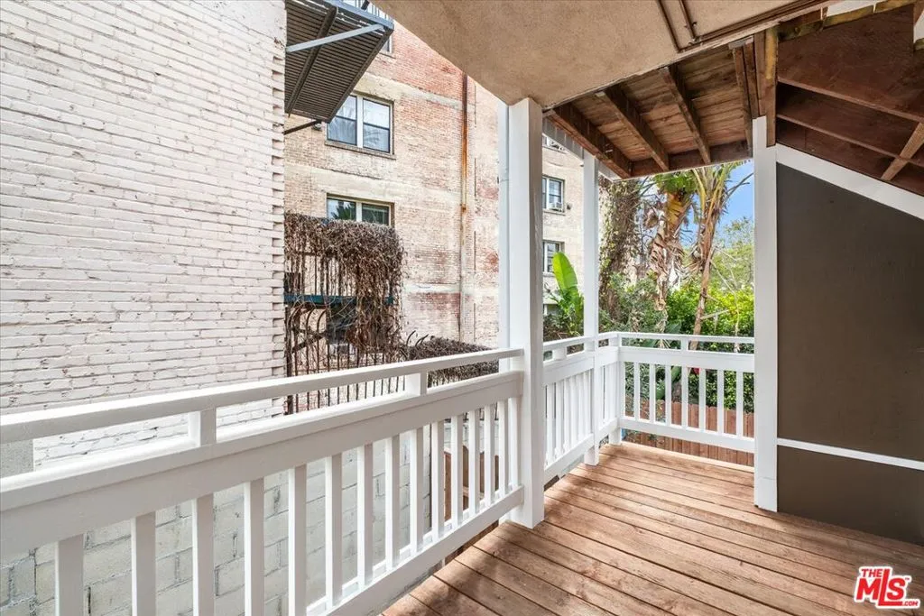 Los Angeles, California 90068, United States, 4 Bedrooms Bedrooms, ,5 BathroomsBathrooms,Residential,Active,118515