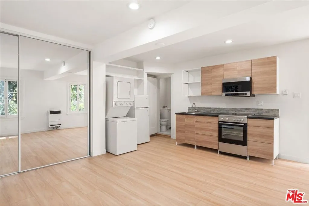 Los Angeles, California 90068, United States, 4 Bedrooms Bedrooms, ,5 BathroomsBathrooms,Residential,Active,118515