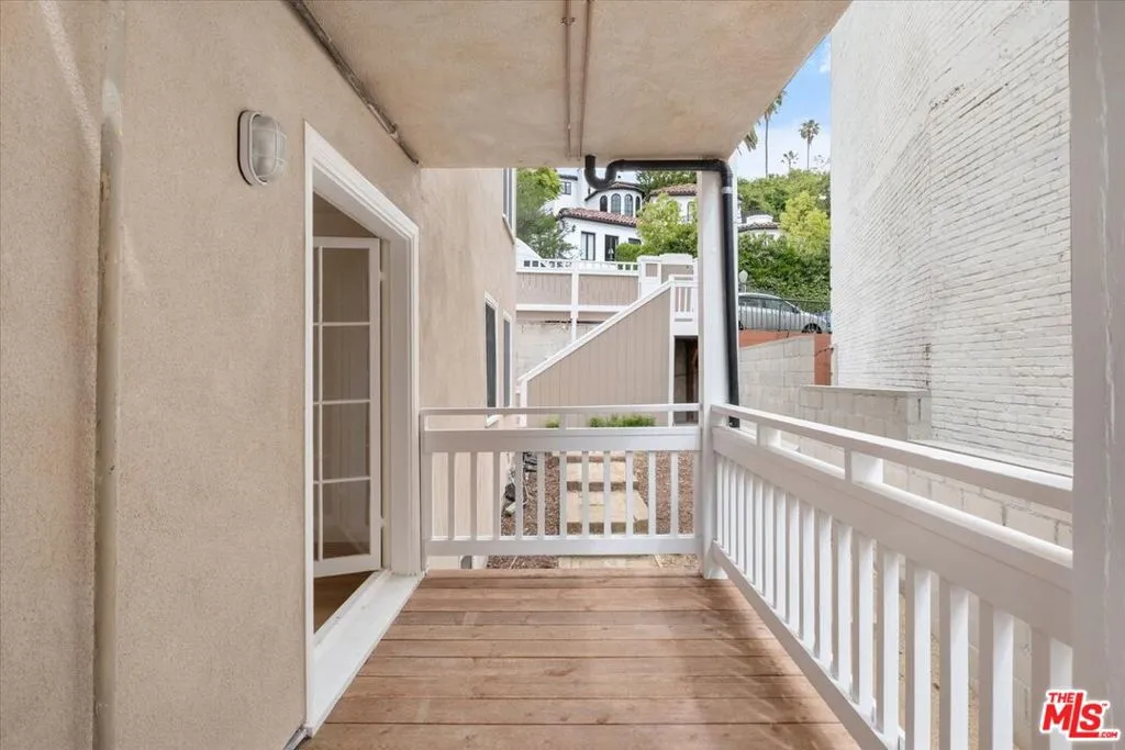 Los Angeles, California 90068, United States, 4 Bedrooms Bedrooms, ,5 BathroomsBathrooms,Residential,Active,118515