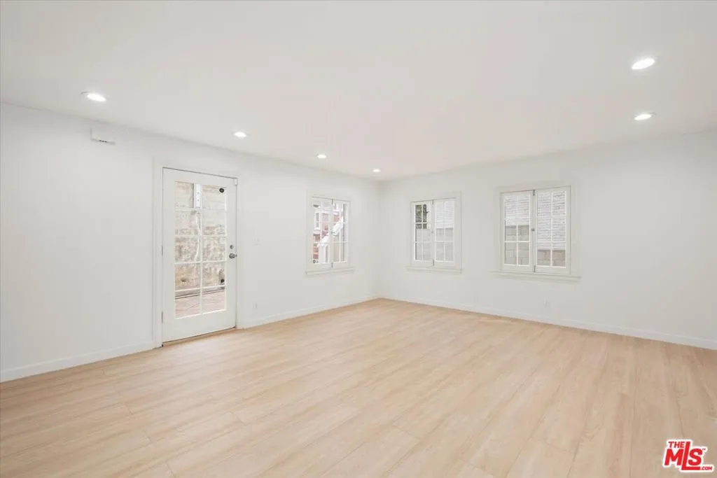 Los Angeles, California 90068, United States, 4 Bedrooms Bedrooms, ,5 BathroomsBathrooms,Residential,Active,118515