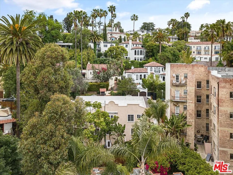 Los Angeles, California 90068, United States, 4 Bedrooms Bedrooms, ,5 BathroomsBathrooms,Residential,Active,118515