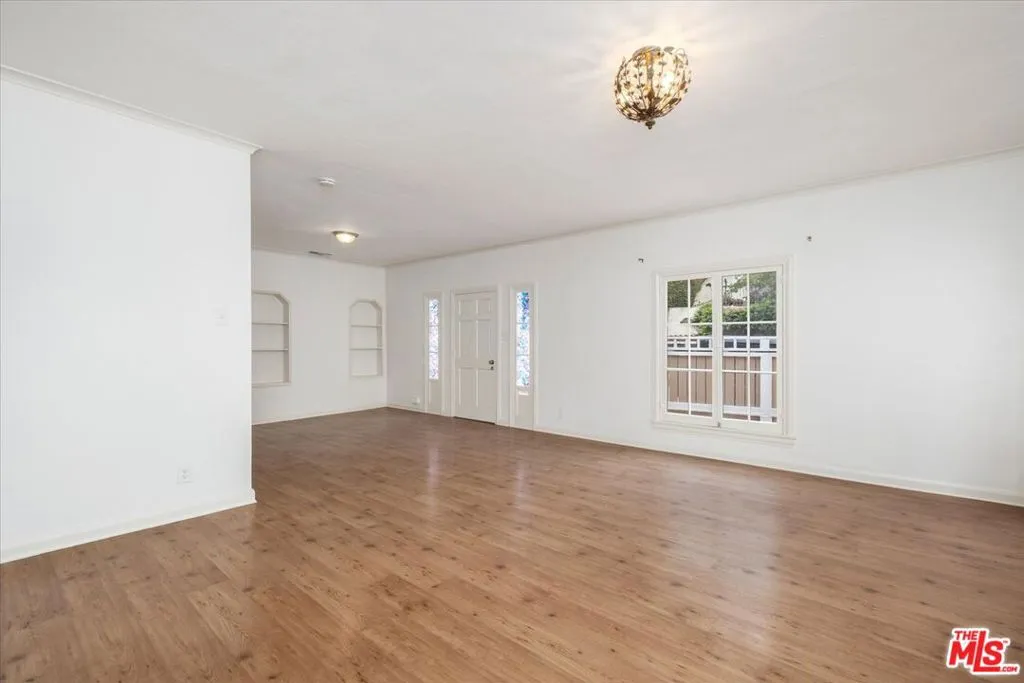 Los Angeles, California 90068, United States, 4 Bedrooms Bedrooms, ,5 BathroomsBathrooms,Residential,Active,118515