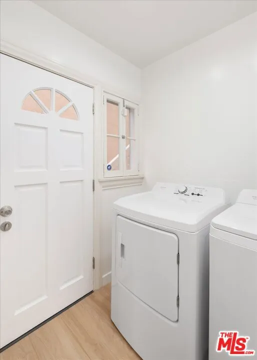 Los Angeles, California 90068, United States, 4 Bedrooms Bedrooms, ,5 BathroomsBathrooms,Residential,Active,118515