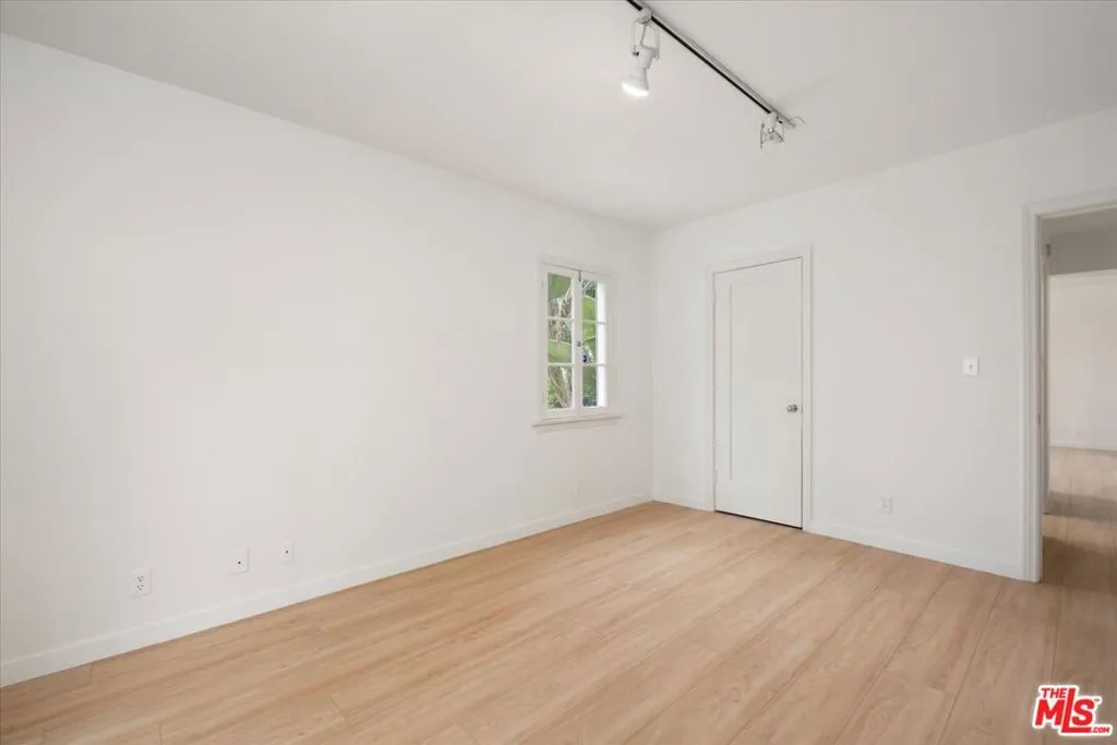 Los Angeles, California 90068, United States, 4 Bedrooms Bedrooms, ,5 BathroomsBathrooms,Residential,Active,118515