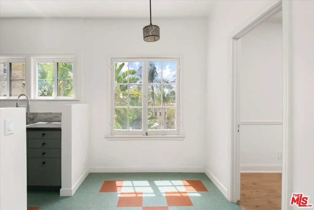 Los Angeles, California 90068, United States, 4 Bedrooms Bedrooms, ,5 BathroomsBathrooms,Residential,Active,118515