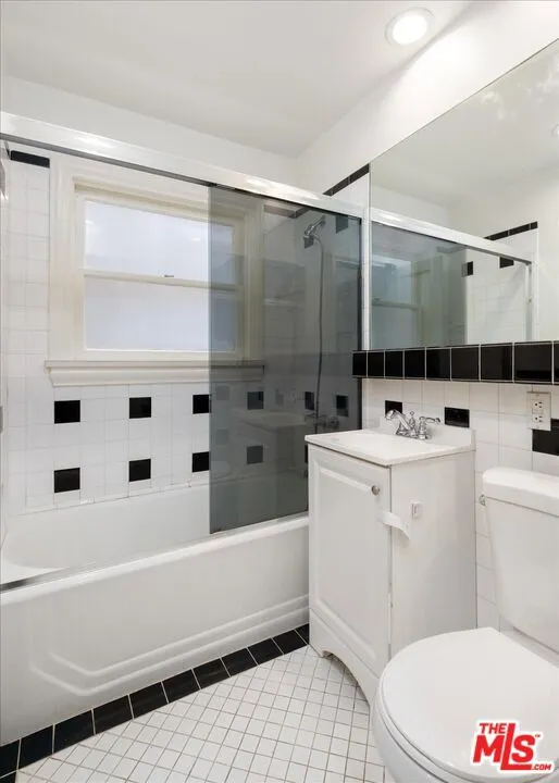 Los Angeles, California 90068, United States, 4 Bedrooms Bedrooms, ,5 BathroomsBathrooms,Residential,Active,118515