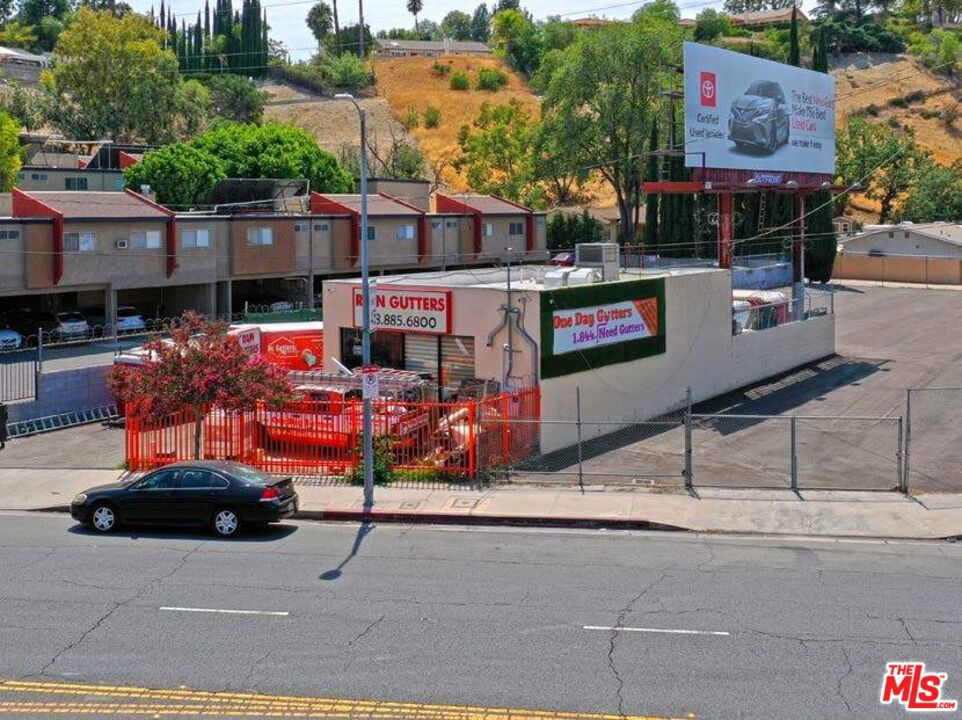 Properties 2 9039 Topanga Canyon Boulevard