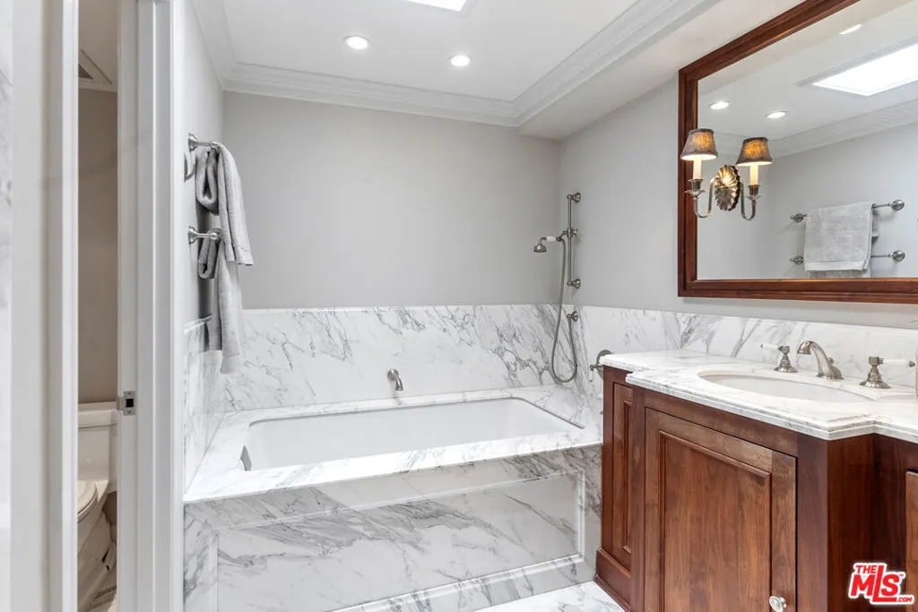 Los Angeles, California 90067, United States, 2 Bedrooms Bedrooms, ,3 BathroomsBathrooms,Residential,Pending,108840