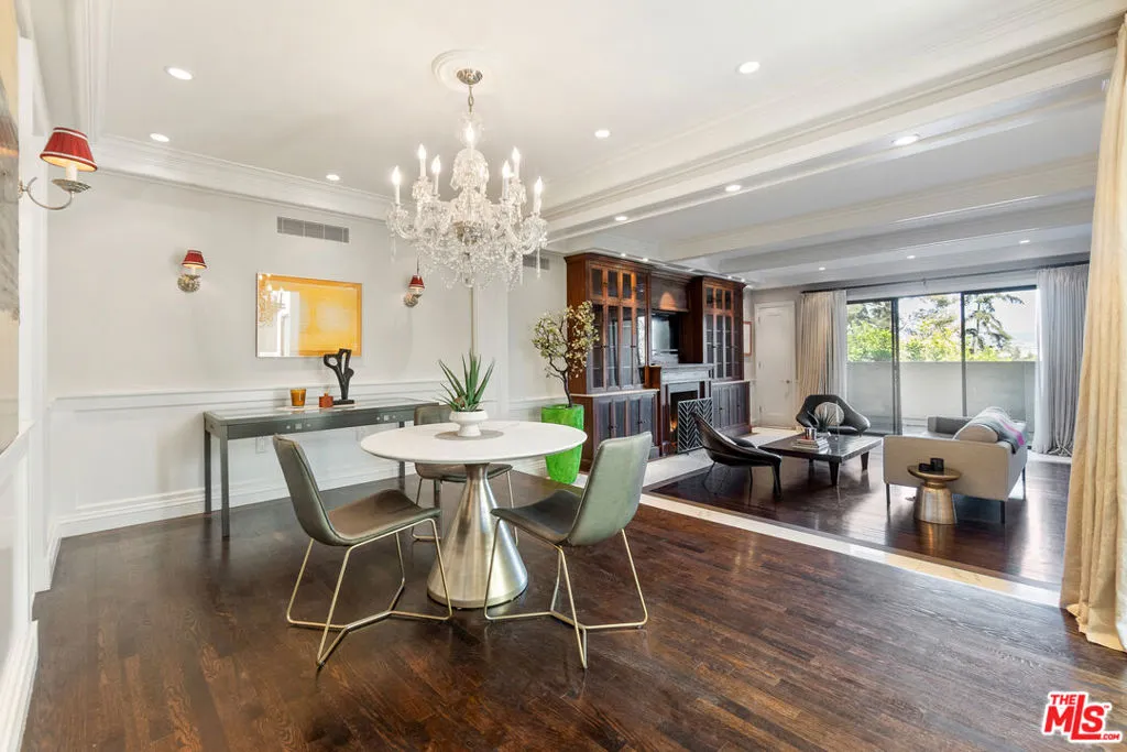 Los Angeles, California 90067, United States, 2 Bedrooms Bedrooms, ,3 BathroomsBathrooms,Residential,Pending,108840