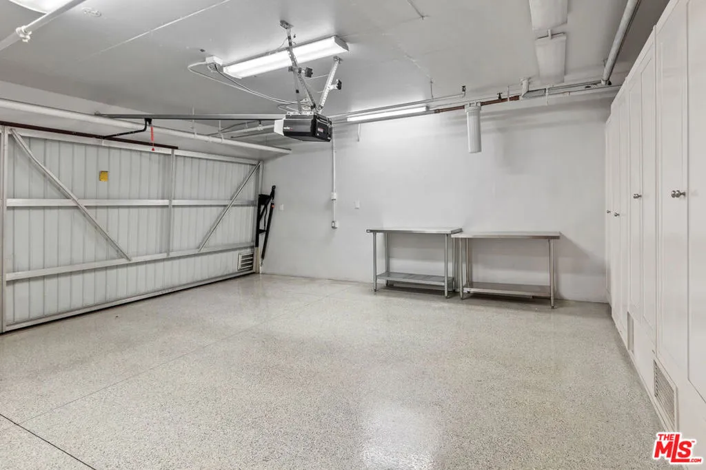 Los Angeles, California 90067, United States, 2 Bedrooms Bedrooms, ,3 BathroomsBathrooms,Residential,Pending,108840